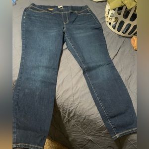 Wonderly 18W but fit like a 16. Full-on super skinny. Brand new, never worn.